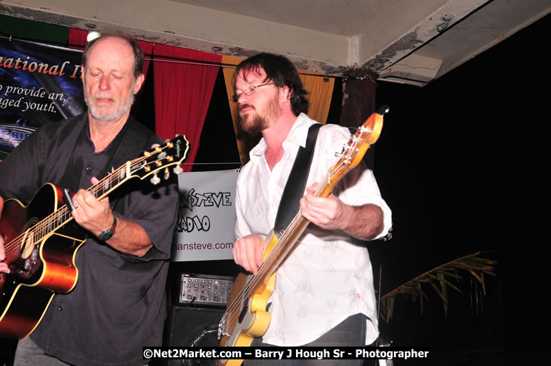 Chinese New Year @ The Sunset Show at Negril Escape - Tuesday, January 27, 2009 - Live Reggae Music at Negril Escape - Tuesday Nights 6:00PM to 10:00 PM - Photographs by Net2Market.com - Barry J. Hough Sr, Photographer/Photojournalist - Negril Travel Guide, Negril Jamaica WI - http://www.negriltravelguide.com - info@negriltravelguide.com...!