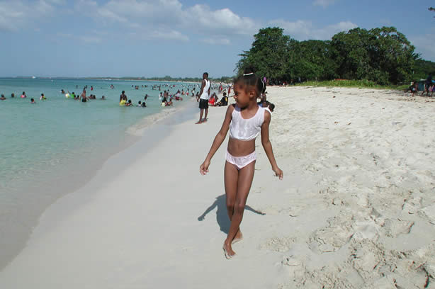 A Photo Walk along Negril's Famous Seven Mile Beach - Negril Travel Guide, Negril Jamaica WI - http://www.negriltravelguide.com - info@negriltravelguide.com...!