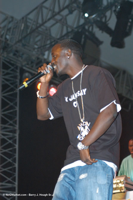 Akon - Red Stripe Reggae Sumfest 2005 - International Night - July 22th, 2005 - Negril Travel Guide, Negril Jamaica WI - http://www.negriltravelguide.com - info@negriltravelguide.com...!