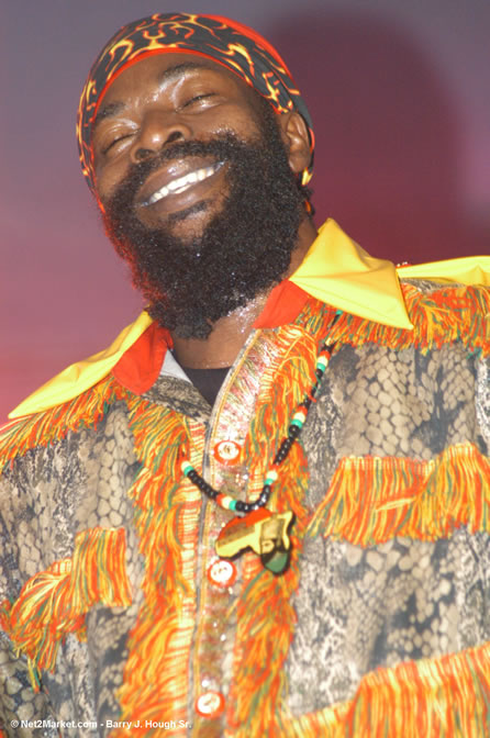 Capleton - Red Stripe Reggae Sumfest 2005 - Dancehall Night - July 21th, 2005 - Negril Travel Guide, Negril Jamaica WI - http://www.negriltravelguide.com - info@negriltravelguide.com...!