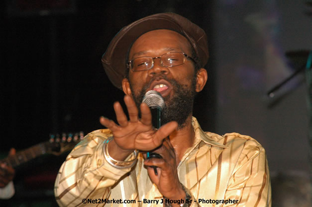 Beres Hammond - Red Stripe Reggae Sumfest 2007 - Zenith - Saturday, July 21, 2007 - Catherine Hall, Montego Bay, St James, Jamaica W.I. - Negril Travel Guide, Negril Jamaica WI - http://www.negriltravelguide.com - info@negriltravelguide.com...!