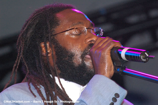 Tarrus Riley - Red Stripe Reggae Sumfest 2007 - Zenith - Saturday, July 21, 2007 - Catherine Hall, Montego Bay, St James, Jamaica W.I. - Negril Travel Guide, Negril Jamaica WI - http://www.negriltravelguide.com - info@negriltravelguide.com...!