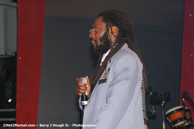 Tarrus Riley - Red Stripe Reggae Sumfest 2007 - Zenith - Saturday, July 21, 2007 - Catherine Hall, Montego Bay, St James, Jamaica W.I. - Negril Travel Guide, Negril Jamaica WI - http://www.negriltravelguide.com - info@negriltravelguide.com...!