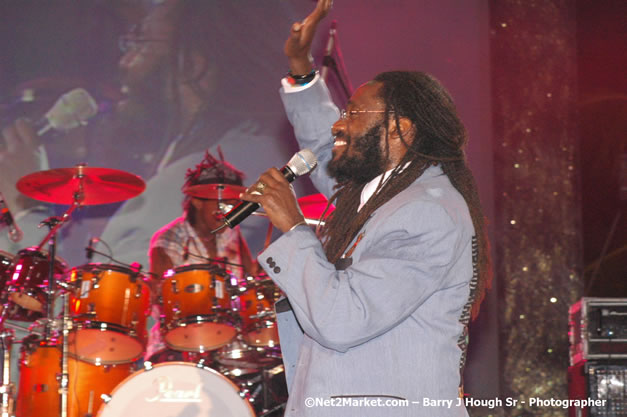 Tarrus Riley - Red Stripe Reggae Sumfest 2007 - Zenith - Saturday, July 21, 2007 - Catherine Hall, Montego Bay, St James, Jamaica W.I. - Negril Travel Guide, Negril Jamaica WI - http://www.negriltravelguide.com - info@negriltravelguide.com...!