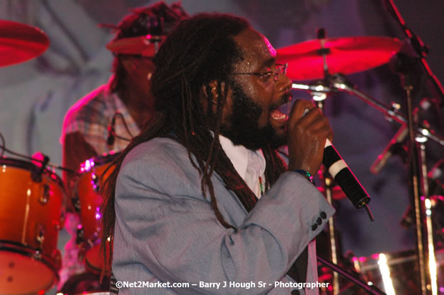 Tarrus Riley - Red Stripe Reggae Sumfest 2007 - Zenith - Saturday, July 21, 2007 - Catherine Hall, Montego Bay, St James, Jamaica W.I. - Negril Travel Guide, Negril Jamaica WI - http://www.negriltravelguide.com - info@negriltravelguide.com...!