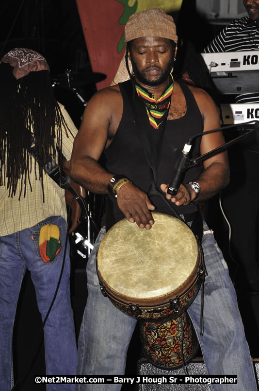 Andy Vernon @ Red Stripe Reggae Sumfest 2008 International Night 2, Catherine Hall, Montego Bay - Saturday, July 19, 2008 - Reggae Sumfest 2008 July 13 - July 19, 2008 - Photographs by Net2Market.com - Barry J. Hough Sr. Photojournalist/Photograper - Photographs taken with a Nikon D300 - Negril Travel Guide, Negril Jamaica WI - http://www.negriltravelguide.com - info@negriltravelguide.com...!