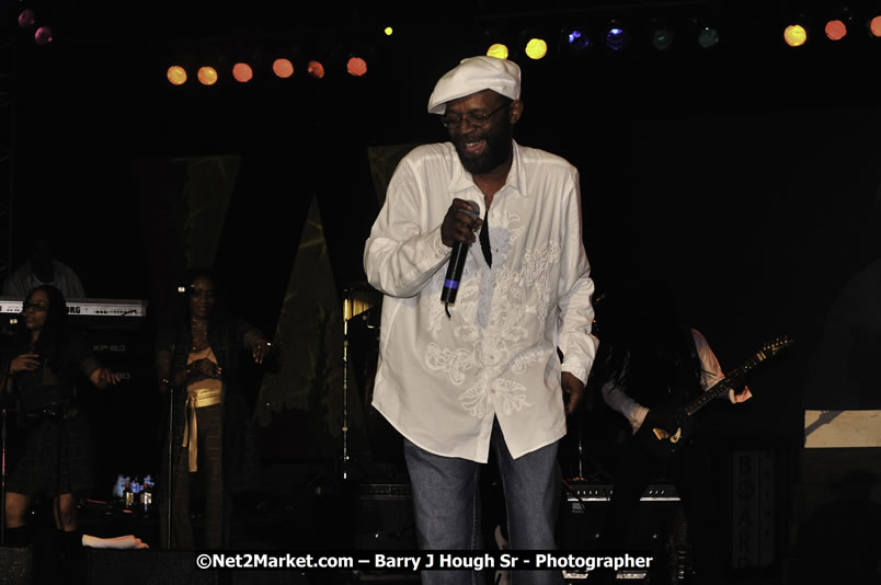 Beres Hammond @ Red Stripe Reggae Sumfest 2008 International Night 2, Catherine Hall, Montego Bay - Saturday, July 19, 2008 - Reggae Sumfest 2008 July 13 - July 19, 2008 - Photographs by Net2Market.com - Barry J. Hough Sr. Photojournalist/Photograper - Photographs taken with a Nikon D300 - Negril Travel Guide, Negril Jamaica WI - http://www.negriltravelguide.com - info@negriltravelguide.com...!