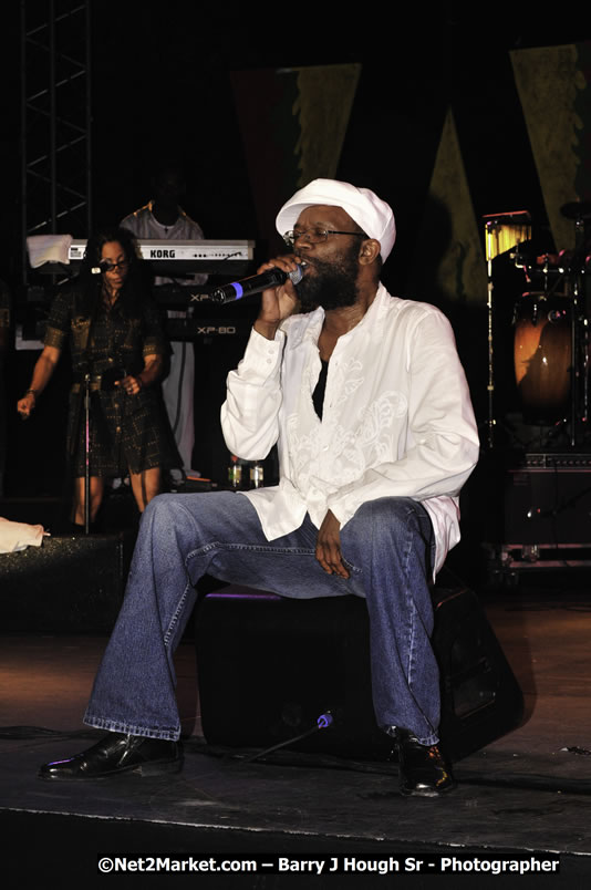 Beres Hammond @ Red Stripe Reggae Sumfest 2008 International Night 2, Catherine Hall, Montego Bay - Saturday, July 19, 2008 - Reggae Sumfest 2008 July 13 - July 19, 2008 - Photographs by Net2Market.com - Barry J. Hough Sr. Photojournalist/Photograper - Photographs taken with a Nikon D300 - Negril Travel Guide, Negril Jamaica WI - http://www.negriltravelguide.com - info@negriltravelguide.com...!