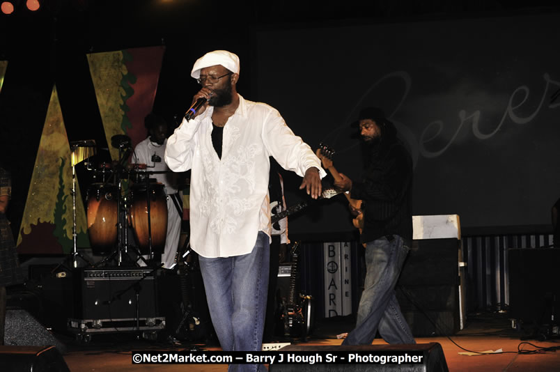 Beres Hammond @ Red Stripe Reggae Sumfest 2008 International Night 2, Catherine Hall, Montego Bay - Saturday, July 19, 2008 - Reggae Sumfest 2008 July 13 - July 19, 2008 - Photographs by Net2Market.com - Barry J. Hough Sr. Photojournalist/Photograper - Photographs taken with a Nikon D300 - Negril Travel Guide, Negril Jamaica WI - http://www.negriltravelguide.com - info@negriltravelguide.com...!