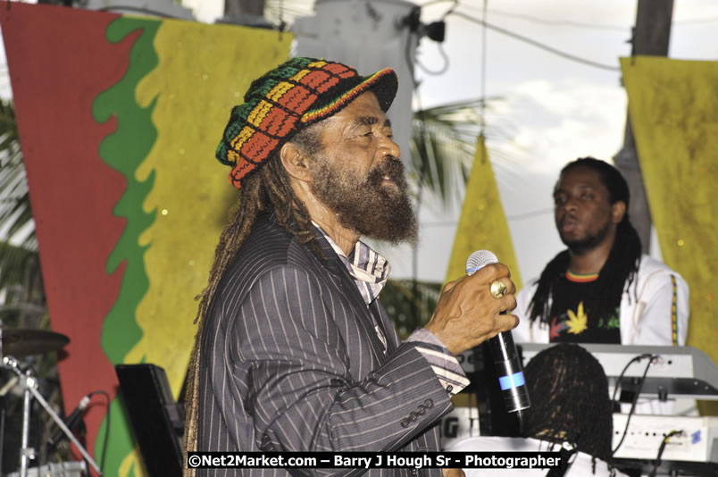 John Holt @ Red Stripe Reggae Sumfest 2008 International Night 2, Catherine Hall, Montego Bay - Saturday, July 19, 2008 - Reggae Sumfest 2008 July 13 - July 19, 2008 - Photographs by Net2Market.com - Barry J. Hough Sr. Photojournalist/Photograper - Photographs taken with a Nikon D300 - Negril Travel Guide, Negril Jamaica WI - http://www.negriltravelguide.com - info@negriltravelguide.com...!