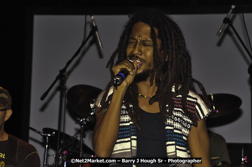 Rootz Underground @ Red Stripe Reggae Sumfest 2008 International Night 2, Catherine Hall, Montego Bay - Saturday, July 19, 2008 - Reggae Sumfest 2008 July 13 - July 19, 2008 - Photographs by Net2Market.com - Barry J. Hough Sr. Photojournalist/Photograper - Photographs taken with a Nikon D300 - Negril Travel Guide, Negril Jamaica WI - http://www.negriltravelguide.com - info@negriltravelguide.com...!