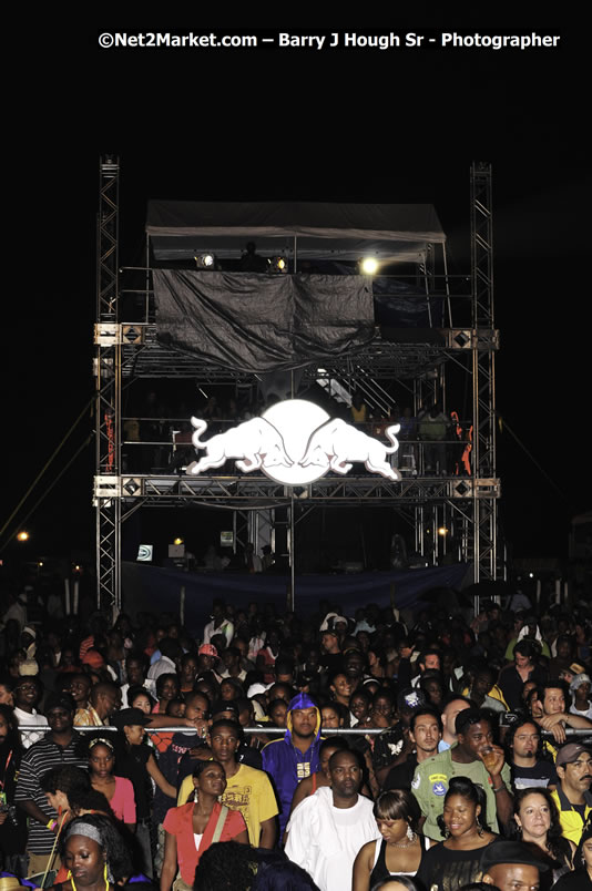 T - Pain @ Red Stripe Reggae Sumfest 2008 International Night 2, Catherine Hall, Montego Bay - Saturday, July 19, 2008 - Reggae Sumfest 2008 July 13 - July 19, 2008 - Photographs by Net2Market.com - Barry J. Hough Sr. Photojournalist/Photograper - Photographs taken with a Nikon D300 - Negril Travel Guide, Negril Jamaica WI - http://www.negriltravelguide.com - info@negriltravelguide.com...!