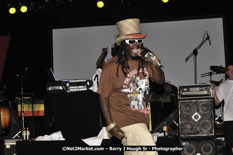 T - Pain @ Red Stripe Reggae Sumfest 2008 International Night 2, Catherine Hall, Montego Bay - Saturday, July 19, 2008 - Reggae Sumfest 2008 July 13 - July 19, 2008 - Photographs by Net2Market.com - Barry J. Hough Sr. Photojournalist/Photograper - Photographs taken with a Nikon D300 - Negril Travel Guide, Negril Jamaica WI - http://www.negriltravelguide.com - info@negriltravelguide.com...!