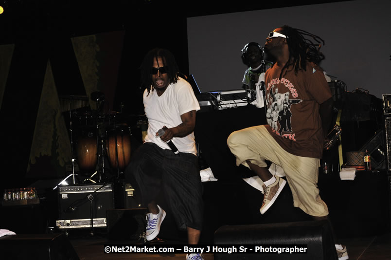 T - Pain @ Red Stripe Reggae Sumfest 2008 International Night 2, Catherine Hall, Montego Bay - Saturday, July 19, 2008 - Reggae Sumfest 2008 July 13 - July 19, 2008 - Photographs by Net2Market.com - Barry J. Hough Sr. Photojournalist/Photograper - Photographs taken with a Nikon D300 - Negril Travel Guide, Negril Jamaica WI - http://www.negriltravelguide.com - info@negriltravelguide.com...!