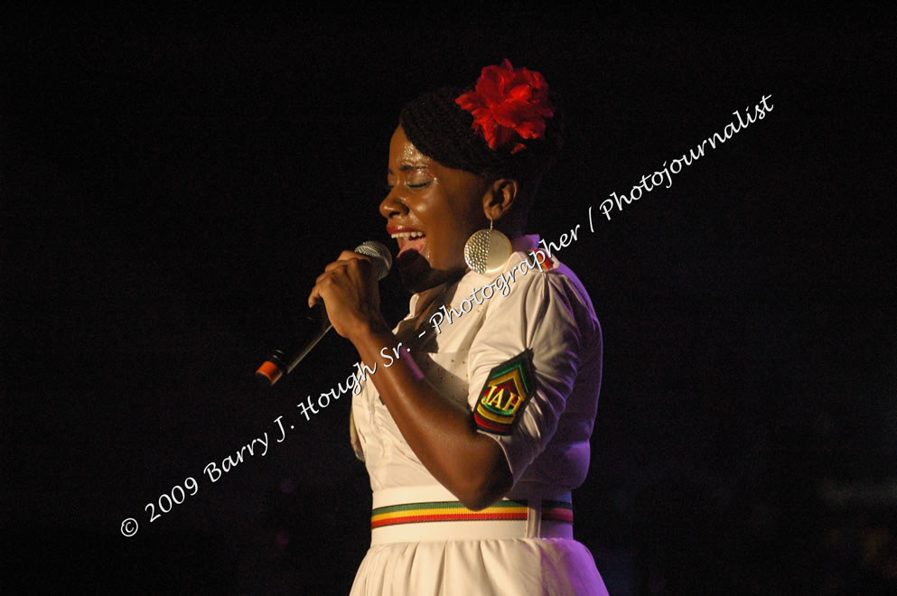 Etana @ Reggae Sumfest 2009 - International Night 2 - Reggae Sumfest 2009,Catherine Hall, Montego Bay, St. James, Jamaica W.I. - Saturday, July 25, 2009 - Reggae Sumfest 2009, July 19 - 25, 2009 - Photographs by Net2Market.com - Barry J. Hough Sr. Photojournalist/Photograper - Photographs taken with a Nikon D70, D100, or D300 - Negril Travel Guide, Negril Jamaica WI - http://www.negriltravelguide.com - info@negriltravelguide.com...!