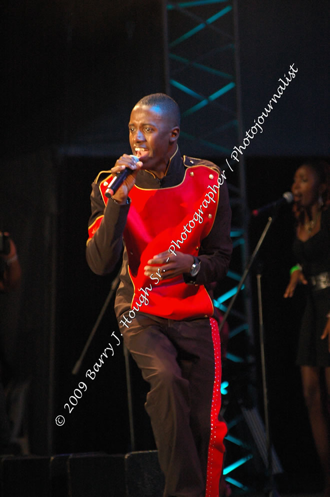 Romain Virgo  @ Reggae Sumfest 2009 - International Night 2 - Reggae Sumfest 2009,Catherine Hall, Montego Bay, St. James, Jamaica W.I. - Saturday, July 25, 2009 - Reggae Sumfest 2009, July 19 - 25, 2009 - Photographs by Net2Market.com - Barry J. Hough Sr. Photojournalist/Photograper - Photographs taken with a Nikon D70, D100, or D300 - Negril Travel Guide, Negril Jamaica WI - http://www.negriltravelguide.com - info@negriltravelguide.com...!