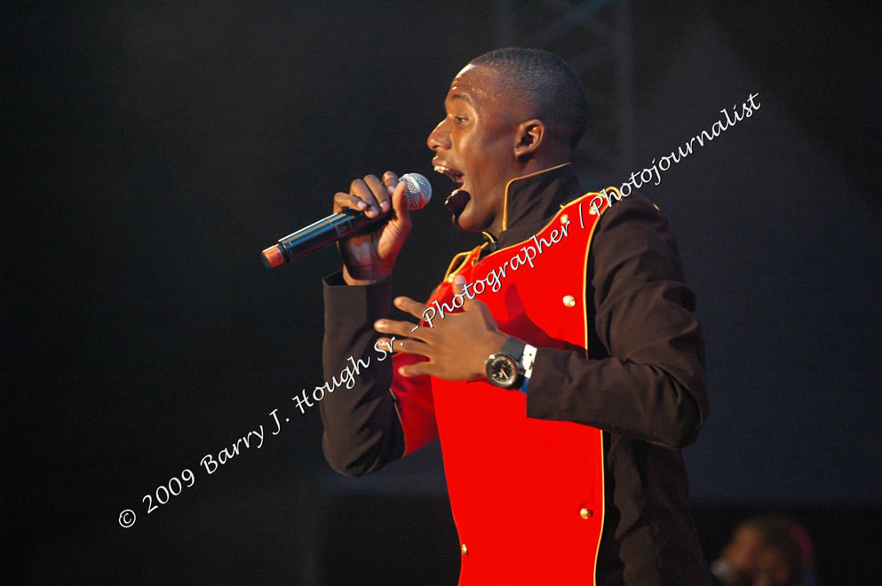 Romain Virgo  @ Reggae Sumfest 2009 - International Night 2 - Reggae Sumfest 2009,Catherine Hall, Montego Bay, St. James, Jamaica W.I. - Saturday, July 25, 2009 - Reggae Sumfest 2009, July 19 - 25, 2009 - Photographs by Net2Market.com - Barry J. Hough Sr. Photojournalist/Photograper - Photographs taken with a Nikon D70, D100, or D300 - Negril Travel Guide, Negril Jamaica WI - http://www.negriltravelguide.com - info@negriltravelguide.com...!