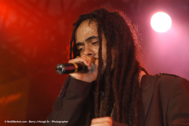 Damian Marley - Red Stripe Reggae Sumfest 2006 - The Summit - Jamaica's Greatest, The World's Best - Saturday, July 22, 2006 - Montego Bay, Jamaica - Negril Travel Guide, Negril Jamaica WI - http://www.negriltravelguide.com - info@negriltravelguide.com...!