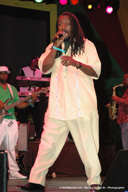 Mackie Conscious - Ignition - The Internation Fire Blazes - Friday, July 21, 2006 - Montego Bay, Jamaica - Negril Travel Guide, Negril Jamaica WI - http://www.negriltravelguide.com - info@negriltravelguide.com...!