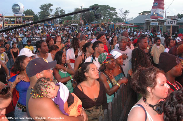 Venue - Audience at Red Stripe Reggae Sumfest 2006 - The Summit - Jamaica's Greatest, The World's Best - Saturday, July 22, 2006 - Montego Bay, Jamaica - Negril Travel Guide, Negril Jamaica WI - http://www.negriltravelguide.com - info@negriltravelguide.com...!