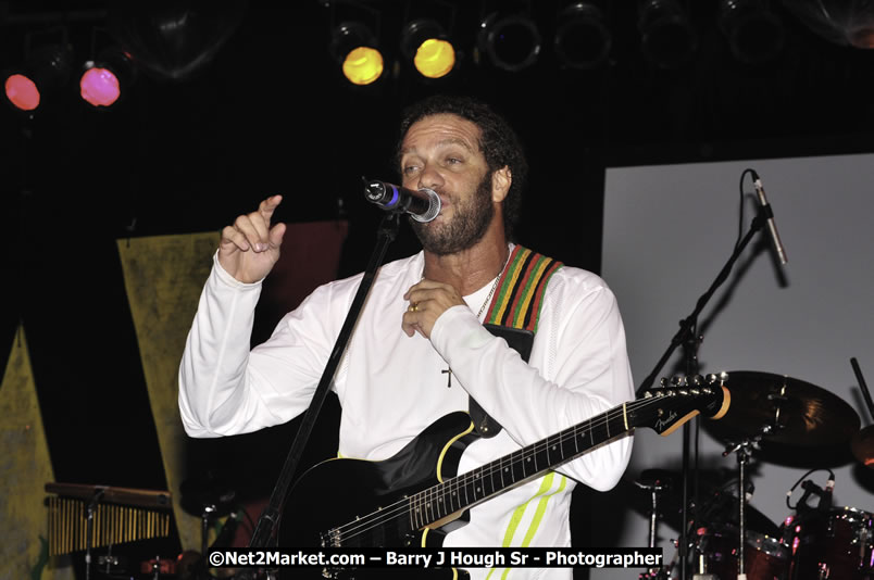 Andy Vernon @ Reggae Sumfest 2008 International Night 2, Catherine Hall, Montego Bay - Saturday, July 19, 2008 - Reggae Sumfest 2008 July 13 - July 19, 2008 - Photographs by Net2Market.com - Barry J. Hough Sr. Photojournalist/Photograper - Photographs taken with a Nikon D300 - Negril Travel Guide, Negril Jamaica WI - http://www.negriltravelguide.com - info@negriltravelguide.com...!