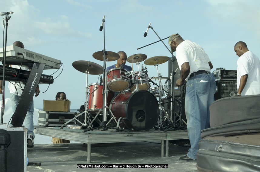 Reggae Sumfest Beach Party at Tropical Beach, Montego Bay - Sunday, July 13, 2008 - Negril Travel Guide, Negril Jamaica WI - http://www.negriltravelguide.com - info@negriltravelguide.com...!