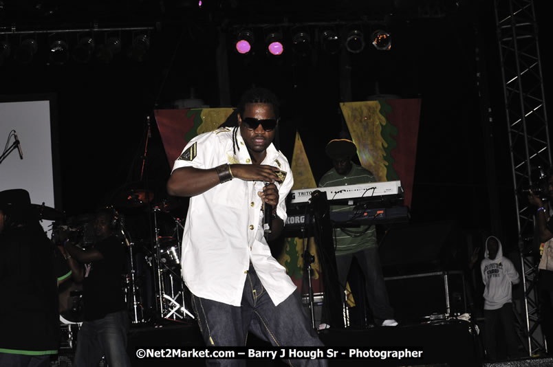 Bonafide @ Reggae Sumfest 2008 International Night 2, Catherine Hall, Montego Bay - Saturday, July 19, 2008 - Reggae Sumfest 2008 July 13 - July 19, 2008 - Photographs by Net2Market.com - Barry J. Hough Sr. Photojournalist/Photograper - Photographs taken with a Nikon D300 - Negril Travel Guide, Negril Jamaica WI - http://www.negriltravelguide.com - info@negriltravelguide.com...!