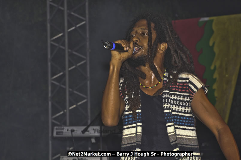 Rootz Underground @ Reggae Sumfest 2008 International Night 2, Catherine Hall, Montego Bay - Saturday, July 19, 2008 - Reggae Sumfest 2008 July 13 - July 19, 2008 - Photographs by Net2Market.com - Barry J. Hough Sr. Photojournalist/Photograper - Photographs taken with a Nikon D300 - Negril Travel Guide, Negril Jamaica WI - http://www.negriltravelguide.com - info@negriltravelguide.com...!