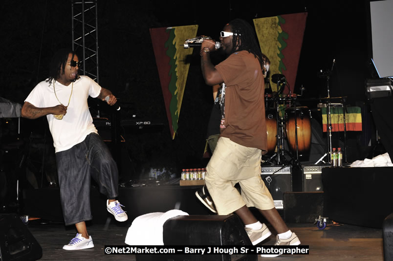 T - Pain @ Reggae Sumfest 2008 International Night 2, Catherine Hall, Montego Bay - Saturday, July 19, 2008 - Reggae Sumfest 2008 July 13 - July 19, 2008 - Photographs by Net2Market.com - Barry J. Hough Sr. Photojournalist/Photograper - Photographs taken with a Nikon D300 - Negril Travel Guide, Negril Jamaica WI - http://www.negriltravelguide.com - info@negriltravelguide.com...!