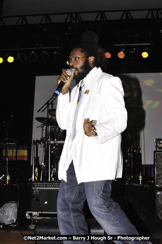 Tarrus Riley @ Reggae Sumfest 2008 International Night 2, Catherine Hall, Montego Bay - Saturday, July 19, 2008 - Reggae Sumfest 2008 July 13 - July 19, 2008 - Photographs by Net2Market.com - Barry J. Hough Sr. Photojournalist/Photograper - Photographs taken with a Nikon D300 - Negril Travel Guide, Negril Jamaica WI - http://www.negriltravelguide.com - info@negriltravelguide.com...!