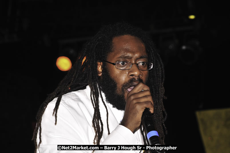 Tarrus Riley @ Reggae Sumfest 2008 International Night 2, Catherine Hall, Montego Bay - Saturday, July 19, 2008 - Reggae Sumfest 2008 July 13 - July 19, 2008 - Photographs by Net2Market.com - Barry J. Hough Sr. Photojournalist/Photograper - Photographs taken with a Nikon D300 - Negril Travel Guide, Negril Jamaica WI - http://www.negriltravelguide.com - info@negriltravelguide.com...!