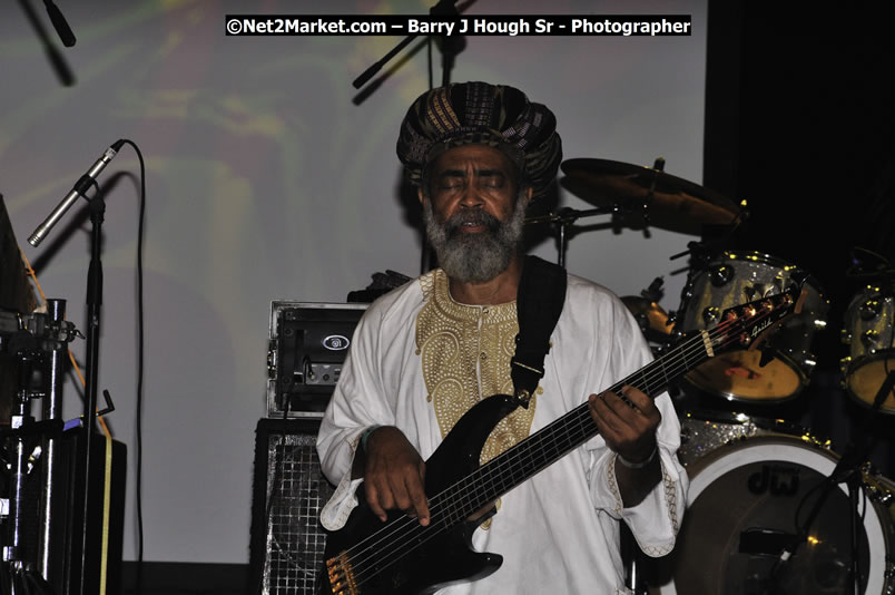 Tarrus Riley @ Reggae Sumfest 2008 International Night 2, Catherine Hall, Montego Bay - Saturday, July 19, 2008 - Reggae Sumfest 2008 July 13 - July 19, 2008 - Photographs by Net2Market.com - Barry J. Hough Sr. Photojournalist/Photograper - Photographs taken with a Nikon D300 - Negril Travel Guide, Negril Jamaica WI - http://www.negriltravelguide.com - info@negriltravelguide.com...!