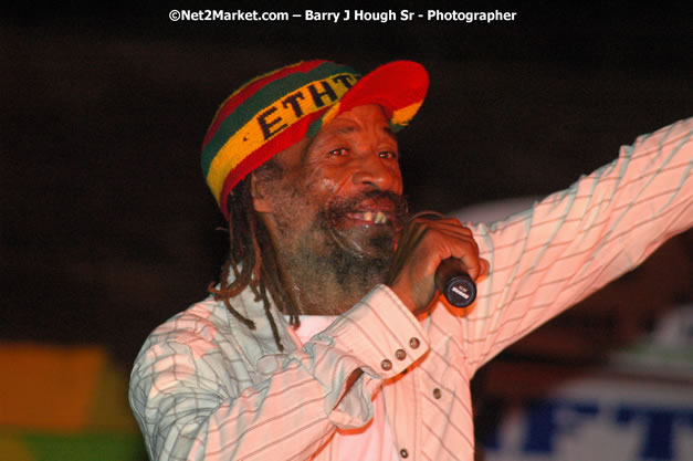 Tarrus Riley, Jimmy Riley, and Dwayne Stephensen - Money Cologne Promotions in association with "British Link Up" presents Summer Jam featuring She's Royal Tarrus Riley & Jimmy Riley - Plus Ras Slick, Sham Dawg, and Whiskey Bagio @ Roots Bamboo, Norman Manley Boulevard, Negril, Jamaica W.I. - Backed up Dean Fraser & The Hurricanne Band - MC Barry G and Rev. BB - July 25, 2007 - Negril Travel Guide.com, Negril Jamaica WI - http://www.negriltravelguide.com - info@negriltravelguide.com...!