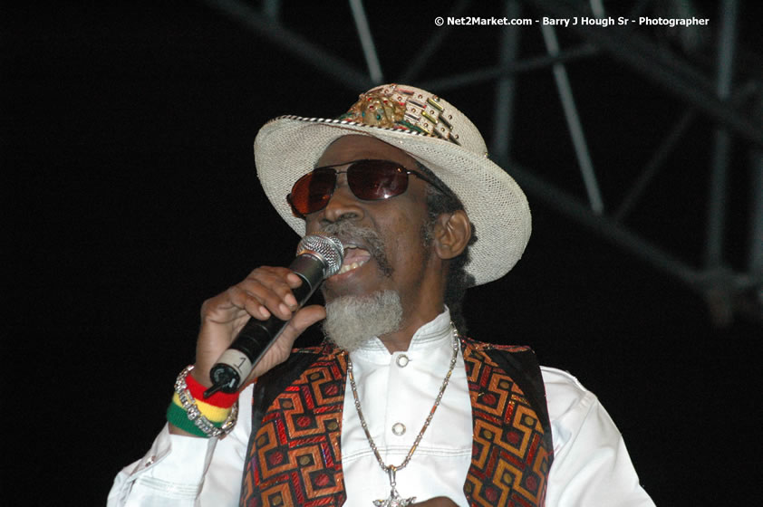 Bunny Wailer - Smile Jamaica, Nine Miles, St Anns, Jamaica - Saturday, February 10, 2007 - The Smile Jamaica Concert, a symbolic homecoming in Bob Marley's birthplace of Nine Miles - Negril Travel Guide, Negril Jamaica WI - http://www.negriltravelguide.com - info@negriltravelguide.com...!