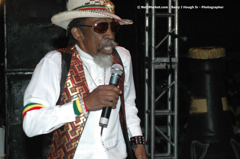 Bunny Wailer - Smile Jamaica, Nine Miles, St Anns, Jamaica - Saturday, February 10, 2007 - The Smile Jamaica Concert, a symbolic homecoming in Bob Marley's birthplace of Nine Miles - Negril Travel Guide, Negril Jamaica WI - http://www.negriltravelguide.com - info@negriltravelguide.com...!