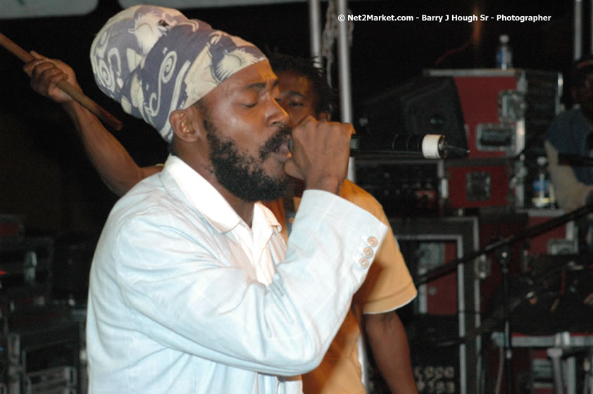 Lutan Fyah - Smile Jamaica, Nine Miles, St Anns, Jamaica - Saturday, February 10, 2007 - The Smile Jamaica Concert, a symbolic homecoming in Bob Marley's birthplace of Nine Miles - Negril Travel Guide, Negril Jamaica WI - http://www.negriltravelguide.com - info@negriltravelguide.com...!