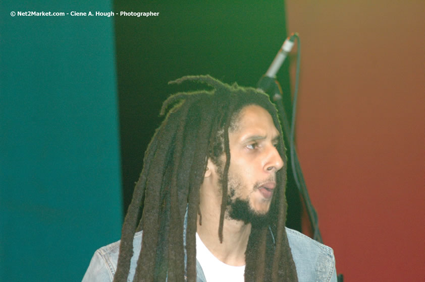 The Marley Brother's - Damian, Stephen, Julian, and Kimani - Smile Jamaica, Nine Miles, St Anns, Jamaica - Saturday, February 10, 2007 - The Smile Jamaica Concert, a symbolic homecoming in Bob Marley's birthplace of Nine Miles - Negril Travel Guide, Negril Jamaica WI - http://www.negriltravelguide.com - info@negriltravelguide.com...!