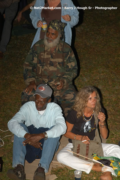 Venue and Audience - Smile Jamaica, Nine Miles, St Anns, Jamaica - Saturday, February 10, 2007 - The Smile Jamaica Concert, a symbolic homecoming in Bob Marley's birthplace of Nine Miles - Negril Travel Guide, Negril Jamaica WI - http://www.negriltravelguide.com - info@negriltravelguide.com...!