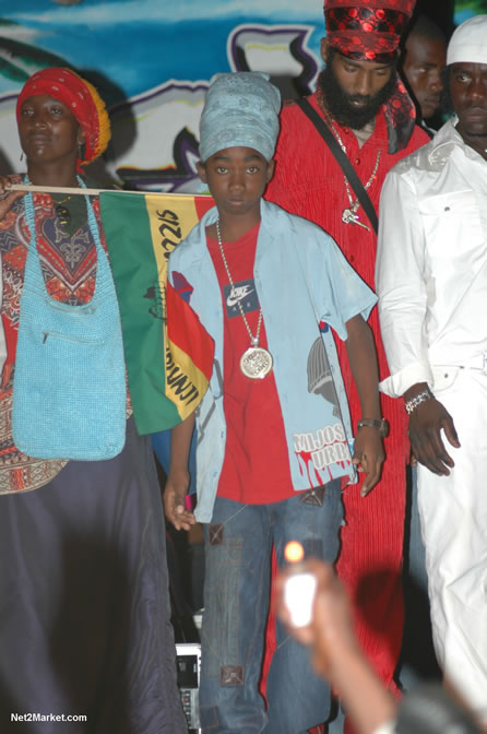 Capleton - Spring Break 2005 -  6th Anniversary - All Day - All Night - Photo Gallery - Sunday, March 13th - Long Bay Beach, Negril Jamaica - Negril Travel Guide, Negril Jamaica WI - http://www.negriltravelguide.com - info@negriltravelguide.com...!