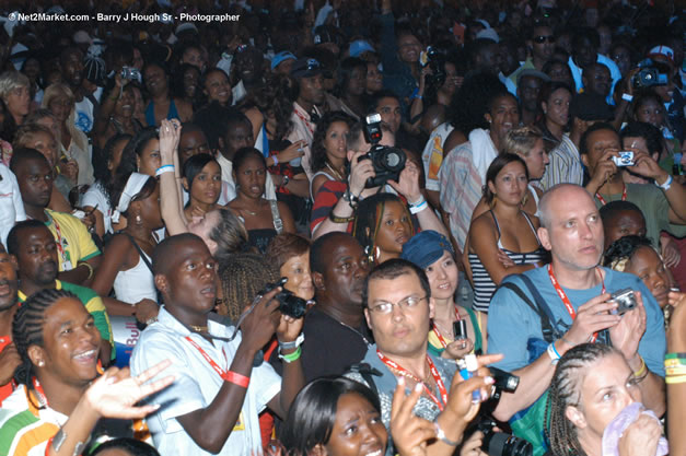 Beenie Man - Red Stripe Reggae Sumfest 2006 - Stormfront - The Blazing Dance Hall Night - Thursday, July 20, 2006 - Catherine Hall Venue - Montego Bay, Jamaica - Negril Travel Guide, Negril Jamaica WI - http://www.negriltravelguide.com - info@negriltravelguide.com...!