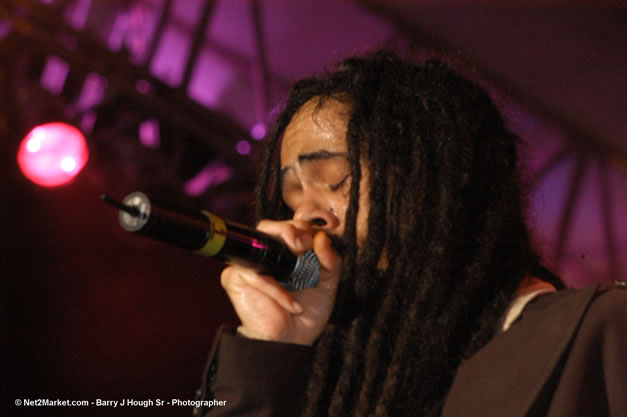 Damian Marley - Red Stripe Reggae Sumfest 2006 - The Summit - Jamaica's Greatest, The World's Best - Saturday, July 22, 2006 - Montego Bay, Jamaica - Negril Travel Guide, Negril Jamaica WI - http://www.negriltravelguide.com - info@negriltravelguide.com...!