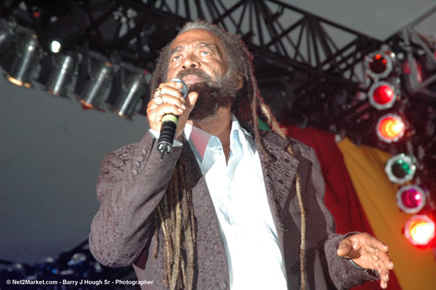 John Holt Recipient of Reggae Sumfest Lifetime Award - Ignition - The Internation Fire Blazes - Friday, July 21, 2006 - Montego Bay, Jamaica - Negril Travel Guide, Negril Jamaica WI - http://www.negriltravelguide.com - info@negriltravelguide.com...!