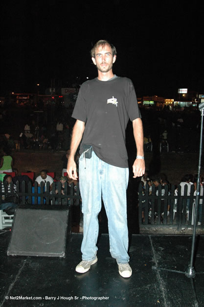 Venue - Audience at Red Stripe Reggae Sumfest 2006 - The Summit - Jamaica's Greatest, The World's Best - Saturday, July 22, 2006 - Montego Bay, Jamaica - Negril Travel Guide, Negril Jamaica WI - http://www.negriltravelguide.com - info@negriltravelguide.com...!