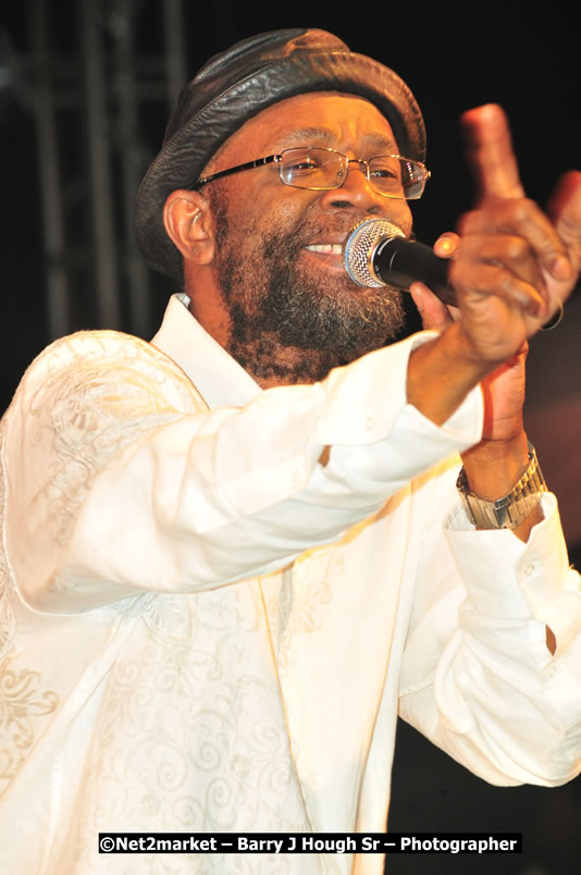 Beres Hammond @ Unite The People An International Reggae Fest, Featuring: Beres Hammond, Coco T, Queen Ifrica, Khalil, Cameal Davis, Iley Dread, Rochelle, Geoffrey Star, Ras Penco, Kool DeLoy, Otis Gayle, J.McKay, Tiney Winey, Venue at Norman Manley Boulevard, Negril, Westmoreland, Jamaica - Saturday, April 4, 2009 - Photographs by Net2Market.com - Barry J. Hough Sr, Photographer/Photojournalist - Negril Travel Guide, Negril Jamaica WI - http://www.negriltravelguide.com - info@negriltravelguide.com...!