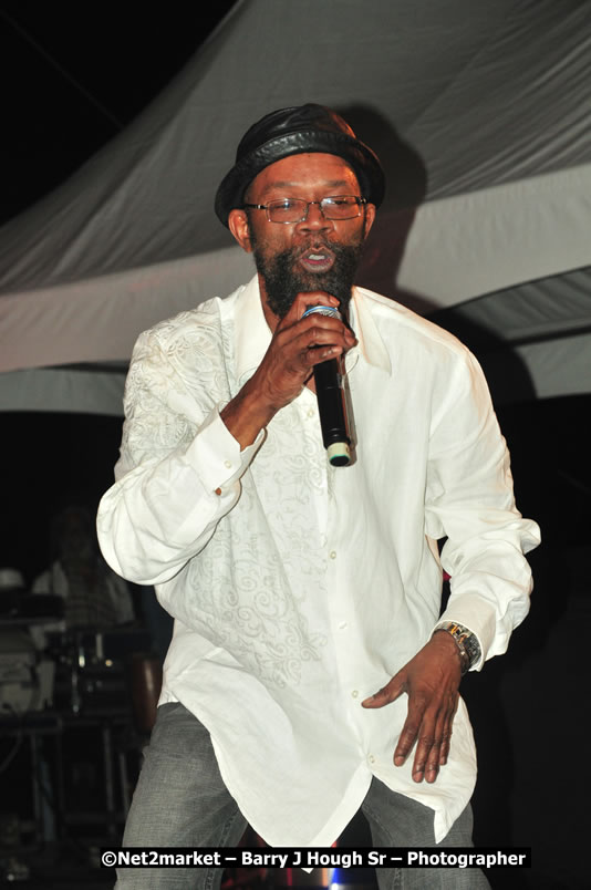 Beres Hammond @ Unite The People An International Reggae Fest, Featuring: Beres Hammond, Coco T, Queen Ifrica, Khalil, Cameal Davis, Iley Dread, Rochelle, Geoffrey Star, Ras Penco, Kool DeLoy, Otis Gayle, J.McKay, Tiney Winey, Venue at Norman Manley Boulevard, Negril, Westmoreland, Jamaica - Saturday, April 4, 2009 - Photographs by Net2Market.com - Barry J. Hough Sr, Photographer/Photojournalist - Negril Travel Guide, Negril Jamaica WI - http://www.negriltravelguide.com - info@negriltravelguide.com...!