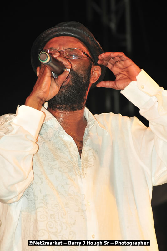 Beres Hammond @ Unite The People An International Reggae Fest, Featuring: Beres Hammond, Coco T, Queen Ifrica, Khalil, Cameal Davis, Iley Dread, Rochelle, Geoffrey Star, Ras Penco, Kool DeLoy, Otis Gayle, J.McKay, Tiney Winey, Venue at Norman Manley Boulevard, Negril, Westmoreland, Jamaica - Saturday, April 4, 2009 - Photographs by Net2Market.com - Barry J. Hough Sr, Photographer/Photojournalist - Negril Travel Guide, Negril Jamaica WI - http://www.negriltravelguide.com - info@negriltravelguide.com...!