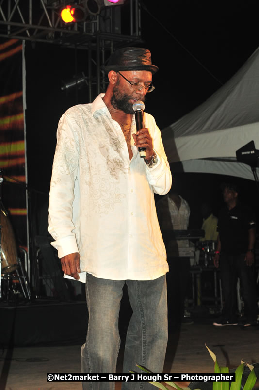 Beres Hammond @ Unite The People An International Reggae Fest, Featuring: Beres Hammond, Coco T, Queen Ifrica, Khalil, Cameal Davis, Iley Dread, Rochelle, Geoffrey Star, Ras Penco, Kool DeLoy, Otis Gayle, J.McKay, Tiney Winey, Venue at Norman Manley Boulevard, Negril, Westmoreland, Jamaica - Saturday, April 4, 2009 - Photographs by Net2Market.com - Barry J. Hough Sr, Photographer/Photojournalist - Negril Travel Guide, Negril Jamaica WI - http://www.negriltravelguide.com - info@negriltravelguide.com...!