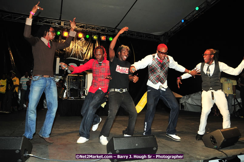 Usain Bolt of Jamaica - The Fastest Man In The World  - Usain Bolt Homecoming Celebrations Concert at the William Knibb High School Play Field, Trelawny - Ice, Ding Dong, Ravers Clavers, D'Angel, Voicemail, RDX and Dancers, Wayne Marshall, Tammi Chynn, Bugle, Nero, Tanya Stephens, Richie Spice, Kip Rich,and Shaggy - Photographs by Net2Market.com - Barry J. Hough Sr. Photojournalist/Photograper - Photographs taken with a Nikon D300 - Negril Travel Guide, Negril Jamaica WI - http://www.negriltravelguide.com - info@negriltravelguide.com...!