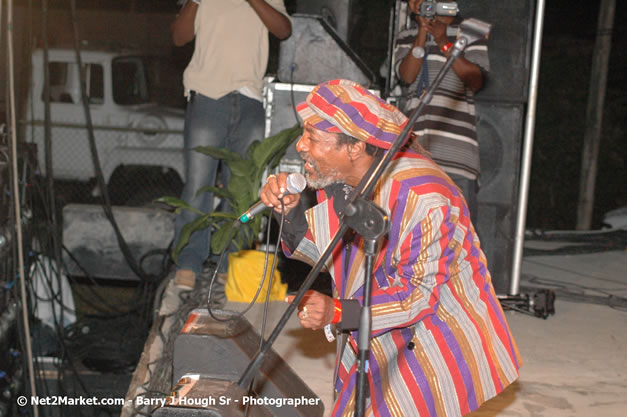 Ljahman Levi @ Western Consciousness 2007 - Presented by King of Kings Productons - Saturday, April 28, 2007 - Llandilo Cultural Centre, Savanna-La-Mar, Westmoreland, Jamaica W.I. - Negril Travel Guide, Negril Jamaica WI - http://www.negriltravelguide.com - info@negriltravelguide.com...!